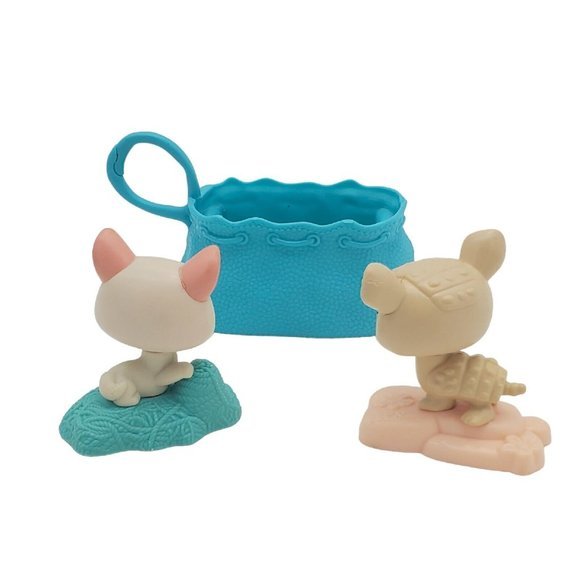 Littlest Pet Shop Portable Pets Lot  3 Carrier Kitty Cat  Armadillo Bobblehead‎ - Picture 2 of 7
